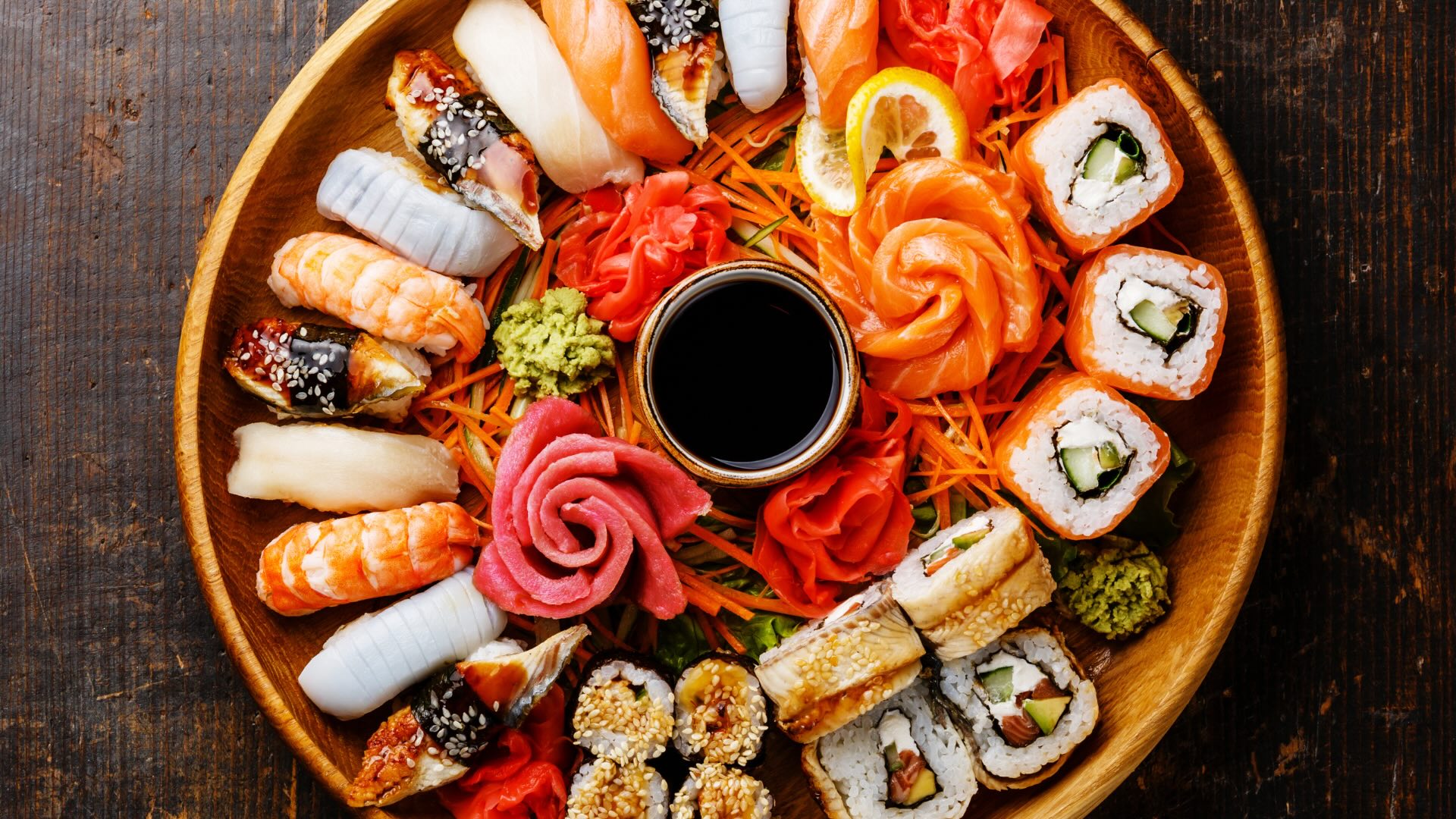 Interno e piatti del ristorante Sweet Sushi